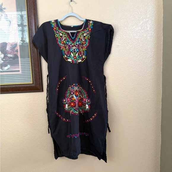 MEXICANA Dresses & Skirts - mexican embroidered dress size large